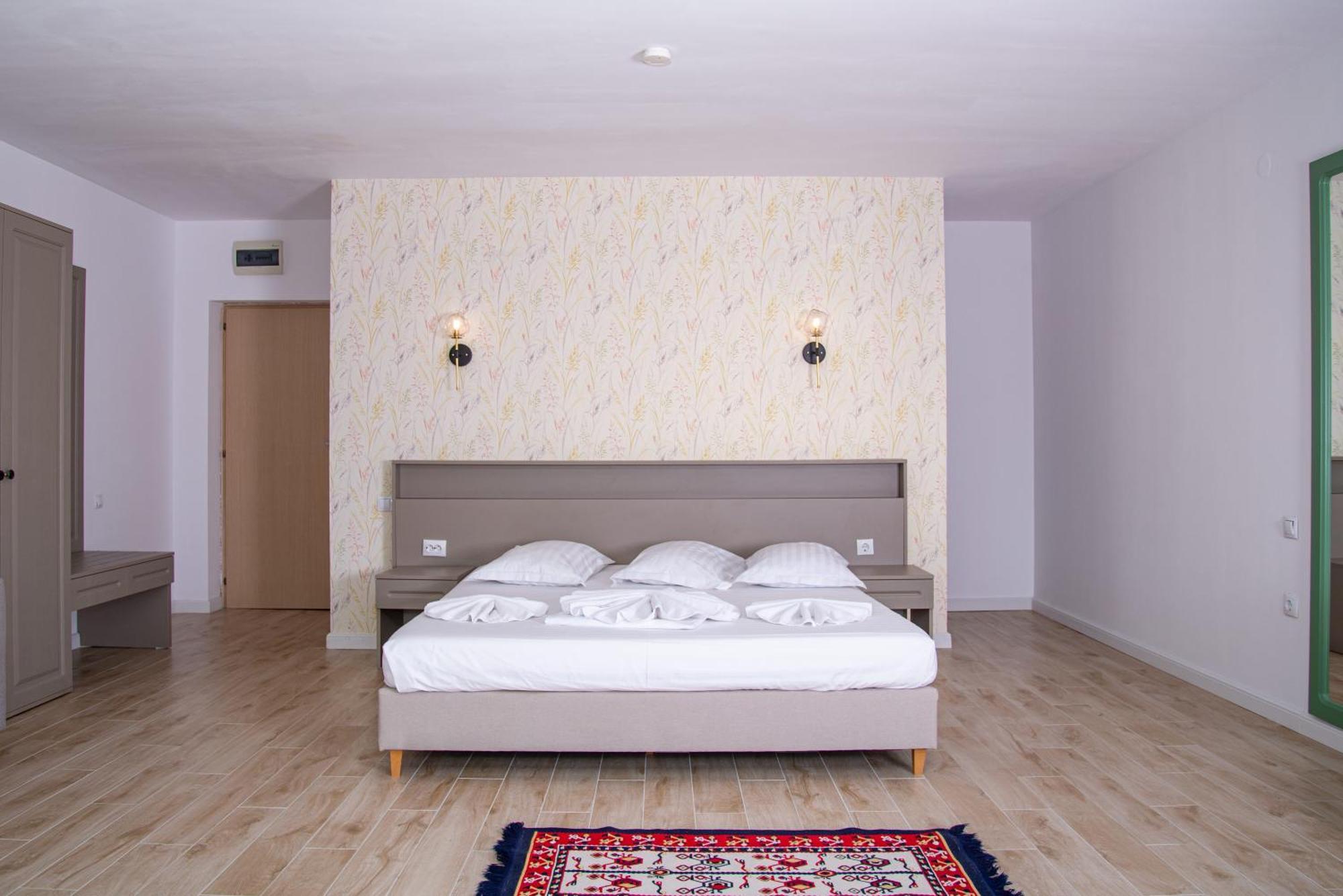 Paradis Hotel Міла Доужечі-сі-Трей Екстер'єр фото